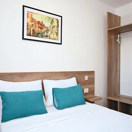 Aparthotel Dona, Altina