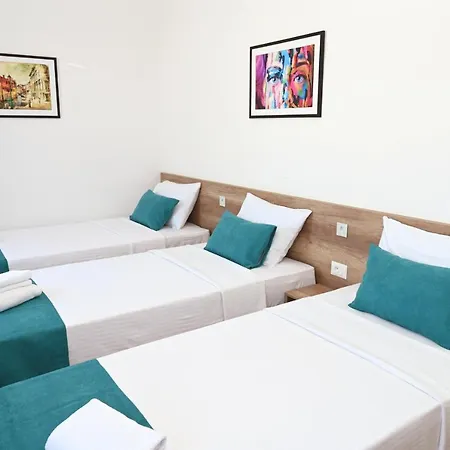Dona, Altina Aparthotel