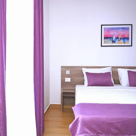 Dona, Altina Aparthotel