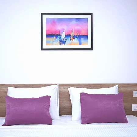 Dona, Altina Aparthotel Belgrade