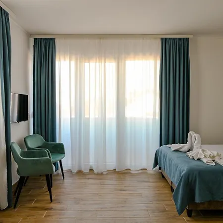 Aparthotel Dona, Altina *
