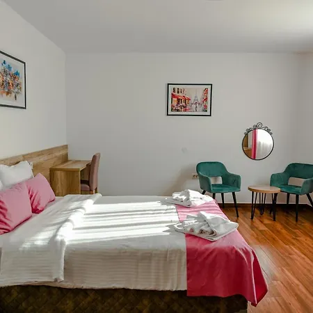 Dona, Altina Aparthotel Belgrado