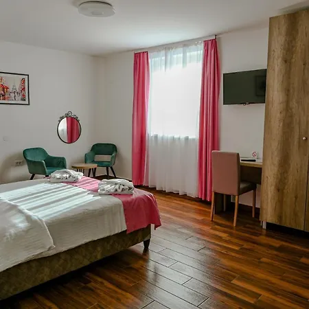 Aparthotel Dona, Altina