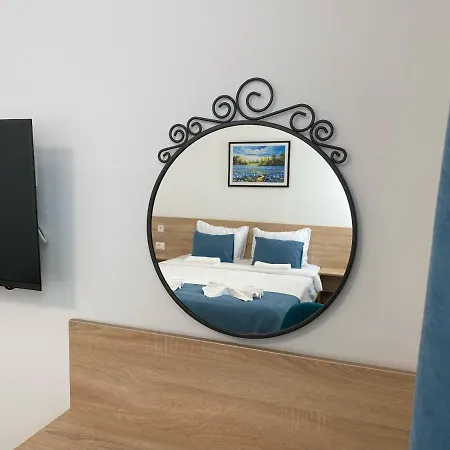 Dona, Altina Aparthotel Belgrado