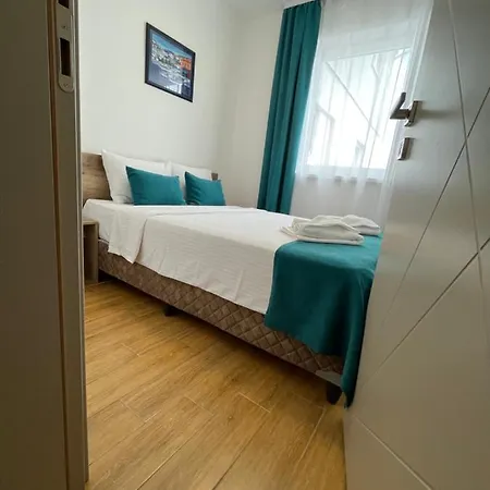 Dona, Altina Aparthotel Belgrade